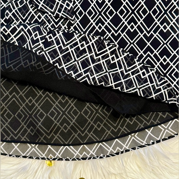 NWT JOIE
Leikyn B Black & White Ruffle Draped Silk Halter Top - Size Smallll - Picture 6 of 13